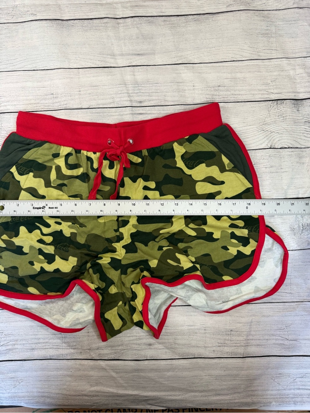 Coke Camo Print Shorts with Red Trim size XL - Picture 7 of 8